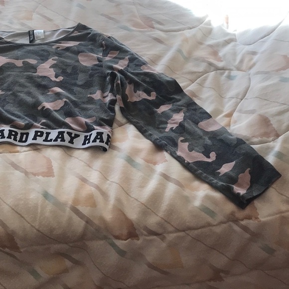 Camo Long Sleeve Crop Top XL - Picture 2 of 5